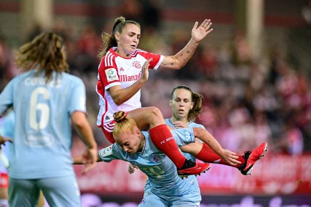 Bilder des Jahres 2023, Sport 10 Oktober Sport Themen der Woche KW40 Sport Bilder des Tages v.li.: Georgia Stanway (FC Bayern München, FCB, 31) Laura Vogt (Köln, 8) im Zweikampf, Duell, duel, tackle, Dynamik, Action, Aktion, 02.10.2023, München (Deutschland), Fussball, Google Pixel Frauen-Bundesliga, FC Bayern München - 1. FC Köln, DFB DFL REGULATIONS PROHIBIT ANY USE OF PHOTOGRAPHS AS IMAGE SEQUENCES AND OR QUASI-VIDEO. *** v li Georgia Stanway FC Bayern Munich, FCB, 31 Laura Vogt Cologne, 8 in duel, duel, tackle, dynamics, action, action, 02 10 2023, Munich Germany , football, Google Pixel Women Bundesliga, FC Bayern Munich 1 FC Cologne, DFB DFL REGULATIONS PROHIBIT ANY USE OF PHOTOGRAPHS AS IMAGE SEQUENCES AND OR QUASI VIDEO xslx