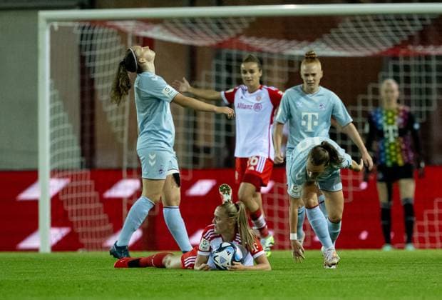Georgia Stanway (FC Bayern Muenchen Frauen, 31) moechte einen Freistoss haben. FC Bayern Muenchen Frauen gegen 1. FC Koeln, Fussball, Frauen-Bundesliga, 2. Spieltag, Saison 2023 2024, 02.10.2023. (DFL DFB REGULATIONS PROHIBIT ANY USE OF PHOTOGRAPHS as IMAGE SEQUENCES and or QUASI-VIDEO). FC Bayern Muenchen Frauen gegen 1. FC Koeln, Fussball, Frauen-Bundesliga, 2. Spieltag, Saison 2023 2024, 02.10.2023. Muenchen Copyright: xEibner-Pressefoto Feinerx EP_HFR