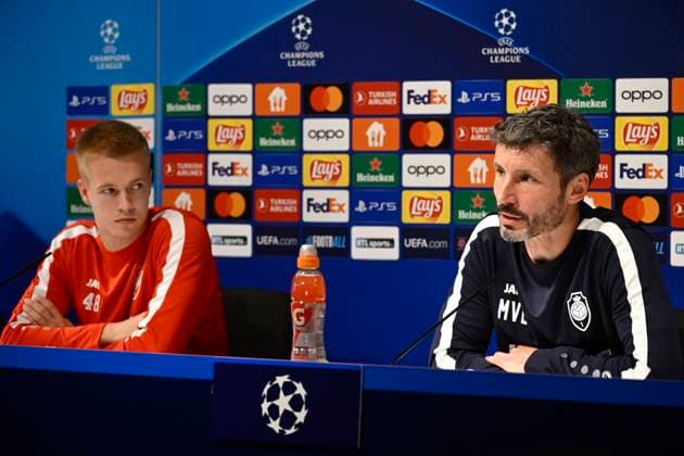 Media activities R Antwerp FC - Champions League 03 10 2023 ANTWERPEN, BELGIUM - OCTOBER 03 : Vermeeren Arthur midfielder of Antwerp FC and Van Bommel Mark head coach of Antwerp FC pictured during a press conference, PK, Pressekonferenz of Royal Antwerp FC prior to the UEFA Champions League match between Royal Antwerp FC and Shaktar Donetsk on October 3, 2023 in Antwerpen, Belgium, 03 10 2023 Antwerpen Belgium  Copyright: xPeterxDexVoechtx