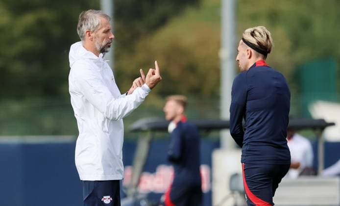 RB Leipzig Training Champions League Leipzig, 03.10.2023, RB Trainingszentrum, UEFA Champions League , RB Leipzig Abschlusstraining am Vortag von RBL v. Manchester City , Im Bild v.l.: Trainer Marco Rose und Kevin Kampl (beide RB Leipzig) ,