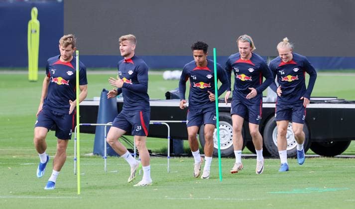 RB Leipzig Training Champions League Leipzig, 03.10.2023, RB Trainingszentrum, UEFA Champions League , RB Leipzig Abschlusstraining am Vortag von RBL v. Manchester City , Im Bild v.l.: Christopher Lenz, Timo Werner, Fabio Carvalho, Emil Forsberg und Xaver Schlager (alle RB Leipzig) ,