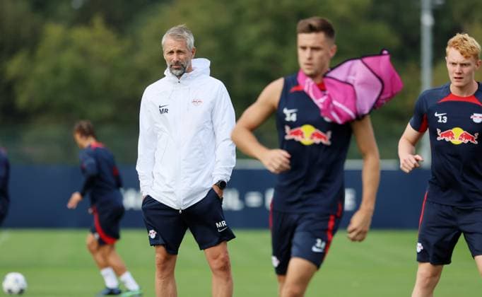 RB Leipzig Training Champions League Leipzig, 03.10.2023, RB Trainingszentrum, UEFA Champions League , RB Leipzig Abschlusstraining am Vortag von RBL v. Manchester City , Im Bild v.l.: Trainer Marco Rose (RB Leipzig), Christoph Baumgartner und Nicolas Seiwald ,