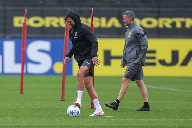 03.10.2023, Fussball, Saison 2023 2024, 1. Bundesliga, Training Borussia Dortmund, v. l. Niclas Füllkrug (Borussia Dortmund), Athletiktrainer Shad Forsythe (Borussia Dortmund), Dortmund Trainingsgelände BVB NRW Deutschland xRHR-FOTO DEx Copyright: DennisxEwert RHR-FOTOx RHR-FOTO DE