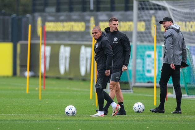 03.10.2023, Fussball, Saison 2023 2024, 1. Bundesliga, Training Borussia Dortmund, v. l. Donyell Malen (Borussia Dortmund), Thomas Meunier (Borussia Dortmund), Dortmund Trainingsgelände BVB NRW Deutschland xRHR-FOTO DEx Copyright: DennisxEwert RHR-FOTOx RHR-FOTO DE