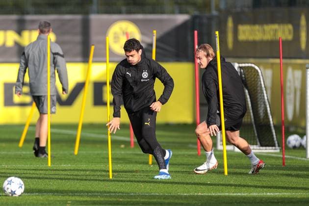 03.10.2023, Fussball, Saison 2023 2024, 1. Bundesliga, Training Borussia Dortmund, v. l. Giovanni Reyna (Borussia Dortmund), Julian Brandt (Borussia Dortmund), Dortmund Trainingsgelände BVB NRW Deutschland xRHR-FOTO DEx Copyright: DennisxEwert RHR-FOTOx RHR-FOTO DE