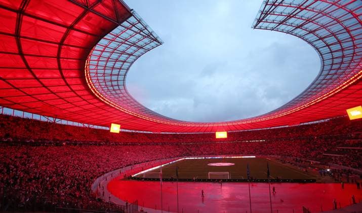 Olympiastadion Sportstätte Übersicht ganz in Rot Fußball Fussball UEFA Champions League UCL Herren 2.Spieltag Saison 2023 2024 03.10.2023 1.FC Union Berlin FCU vs SC Braga Olympiastadion DFL regulations prohibit any use of photographs as image sequences and or quasi-video