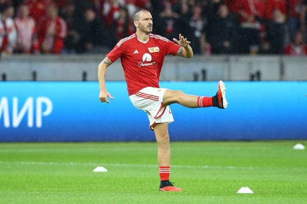 03.10.2023, xtgx, Fussball, UEFA Champions League, 1.FC Union Berlin - Sporting Braga emspor, v.l. Leonardo Bonucci (Union Berlin, 23) beim Warm-Up, aufwaermen (DFL DFB REGULATIONS PROHIBIT ANY USE OF PHOTOGRAPHS as IMAGE SEQUENCES and or QUASI-VIDEO) Olympiastadion