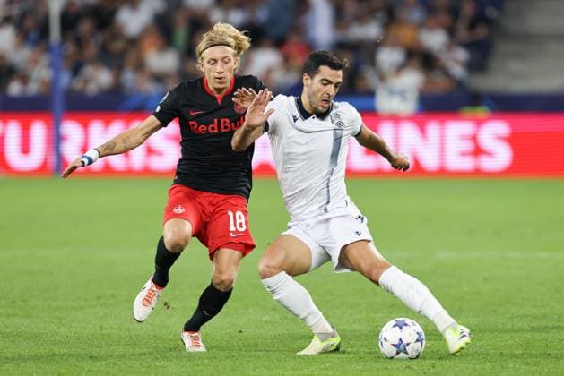 SOCCER - UEFA CL, RBS vs Sociedad SALZBURG,AUSTRIA,03.OCT.23 - SOCCER - UEFA Champions League, group stage, Red Bull Salzburg vs Real Sociedad. Image shows Mads Bidstrup (RBS) and Mikel Merino (Sociedad).  GEPAxpictures xMathiasxMandl