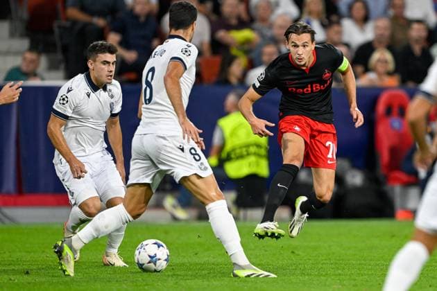 SOCCER - UEFA CL, RBS vs Sociedad SALZBURG,AUSTRIA,03.OCT.23 - SOCCER - UEFA Champions League, group stage, Red Bull Salzburg vs Real Sociedad. Image shows Martin Zubimendi, Mikel Merino (Sociedad) and Amar Dedic (Salzburg).  GEPAxpictures xDanielxSchoenherr