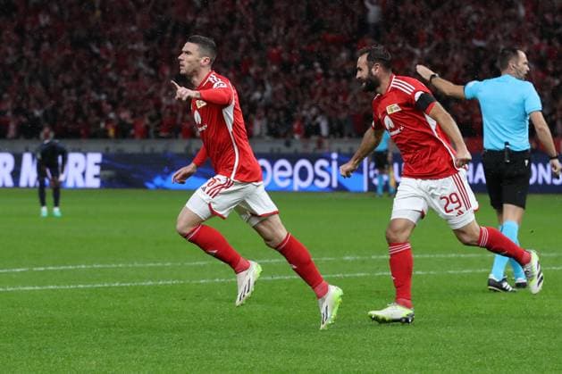 03.10.2023, xtgx, Fussball, UEFA Champions League, 1.FC Union Berlin - Sporting Braga emspor, v.l. Robin Gosens (Union Berlin,6 ) jubelt hier nach seinem Treffer zum 1:0, das Tor wurde jedoch wegen Abseits aberkannt (DFL DFB REGULATIONS PROHIBIT ANY USE OF PHOTOGRAPHS as IMAGE SEQUENCES and or QUASI-VIDEO) Olympiastadion