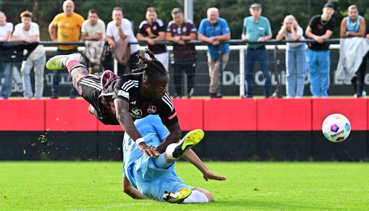 Sport Themen der Woche KW40 Sport Bilder des Tages 03.10.2023 - Fussball - Saison 2023 2024 - Regionalliga Bayern - 13. Spieltag: 1. FC Nürnberg FCN II ( Club ) - Türkgücü München - - xwoxzix - Malick Hassan Sanogo (23, 1. FC Nürnberg FCN II ) Ishak Karaogul (36, Türkgücü München ) *** 03 10 2023 Football season 2023 2024 Regionalliga Bayern 13 matchday 1 FC Nürnberg FCN II Club Türkgücü München xwoxzix Malick Hassan Sanogo 23, 1 FC Nürnberg FCN II Ishak Karaogul 36, Türkgücü München