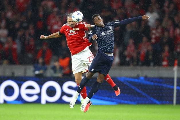 03.10.2023, xtgx, Fussball, UEFA Champions League, 1.FC Union Berlin - Sporting Braga emspor, v.l. Leonardo Bonucci (Union Berlin, 23), Christian Borja (Braga, 26) Zweikampf, Duell, Kampf, tackle (DFL DFB REGULATIONS PROHIBIT ANY USE OF PHOTOGRAPHS as IMAGE SEQUENCES and or QUASI-VIDEO) Olympiastadion