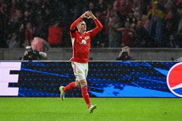 Fussball, Herren, Saison 2023 2024, UEFA Champions League (Gruppe C, 2. Spieltag), 1. FC Union Berlin - Sporting Braga, v. l. Robin Gosens (1. FC Union Berlin) Torjubel, jubelt nach dem Tor zum 1:0 - wurde durch den VAR überprüft und zurückgenommen, 03.10. 2023, Copyright: xMatthiasxKochx