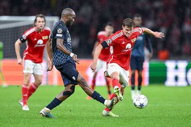 03.10.2023, Fussball, Champions League, 2. Spieltag, Saison 2023 2024, 1.FC Union Berlin - Sporting Braga, Al Musrati (SC Braga), Kevin Behrens (Union Berlin) xRHR-FOTO TKx Copyright: RHR-FOTOx RHR-FOTO TK