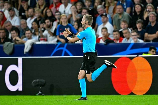 SOCCER - UEFA CL, RBS vs Sociedad iSALZBURG,AUSTRIA,03.OCT.23 - SOCCER - UEFA Champions League, group stage, Red Bull Salzburg vs Real Sociedad. Image shows referee Bartosz Frankowski (POL).  GEPAxpictures xDanielxSchoenherr