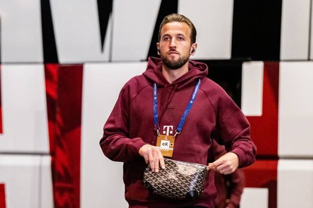 231003 Harry Kane of Bayern Munich arrives to the stadium ahead of the UEFA Champions League football match between FC Copenhagen and Bayern Munich on October 3, 2023 in Köpenhamn. Photo: Petter Arvidson BILDBYRAN kod PA PA0658 fotboll football soccer fotball champions league fc copenhagen bayern münchen bbeng Bayern Munich fc köpenhamn Copyright: PETTERxARVIDSON BB231003PA003