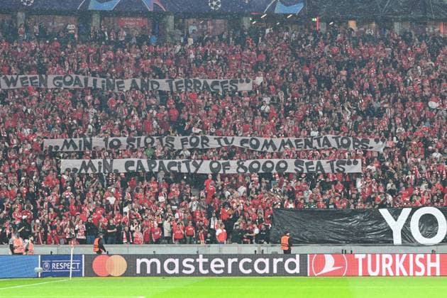 Fussball, Herren, Saison 2023 2024, UEFA Champions League (Gruppe C, 2. Spieltag), 1. FC Union Berlin - Sporting Braga, v. l. Die Fans von 1. FC Union Berlin mit Protesten gegen die UEFA, 03.10. 2023, Copyright: xMatthiasxKochx