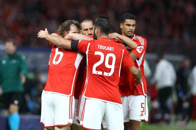 03.10.2023, xtgx, Fussball, UEFA Champions League, 1.FC Union Berlin - Sporting Braga emspor, v.l. Jubel nach dem 2:0 durch Sheraldo Becker (Union Berlin, 27) (DFL DFB REGULATIONS PROHIBIT ANY USE OF PHOTOGRAPHS as IMAGE SEQUENCES and or QUASI-VIDEO) Olympiastadion