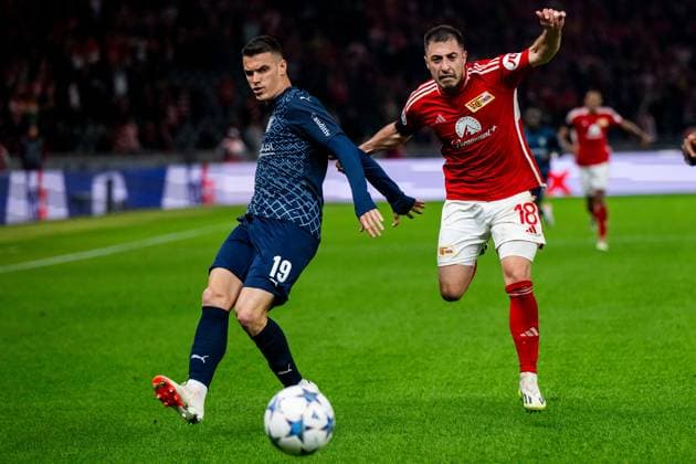 03.10.2023, xfrx, Fussball UEFA Champions League, Union Berlin - Sporting Braga emspor, v.l. Adrian Marin (Sporting Braga),Josip Juranovic (Union Berlin) (DFL DFB REGULATIONS PROHIBIT ANY USE OF PHOTOGRAPHS as IMAGE SEQUENCES and or QUASI-VIDEO) Berlin