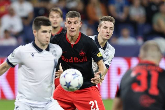 SOCCER - UEFA CL, RBS vs Sociedad SALZBURG,AUSTRIA,03.OCT.23 - SOCCER - UEFA Champions League, group stage, Red Bull Salzburg vs Real Sociedad. Image shows Petar Ratkov (RBS) and Jon Pacheco (Sociedad).  GEPAxpictures xMathiasxMandl