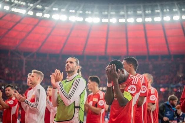 Sport Bilder des Tages UEFA Champions League: 1. FC Union Berlin vs Sporting Braga. Berlin, 03.10.2023 Christopher Trimmel (1. FC Union Berlin, 28), Sheraldo Becker (1. FC Union Berlin, 27) frustriert nach Niederlage UEFA Champions Leaguel: 1. FC Union Berlin vs Sporting Braga, Olympiastadion, Berlin, 03.10.2023 Copyright: xBEAUTIFULxSPORTS LucianoxLimax