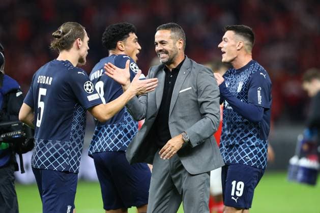 03.10.2023, xtgx, Fussball, UEFA Champions League, 1.FC Union Berlin - Sporting Braga emspor, v.l. Braga Jubel ueber den Sieg, Jubel nach Spielende (DFL DFB REGULATIONS PROHIBIT ANY USE OF PHOTOGRAPHS as IMAGE SEQUENCES and or QUASI-VIDEO) Olympiastadion