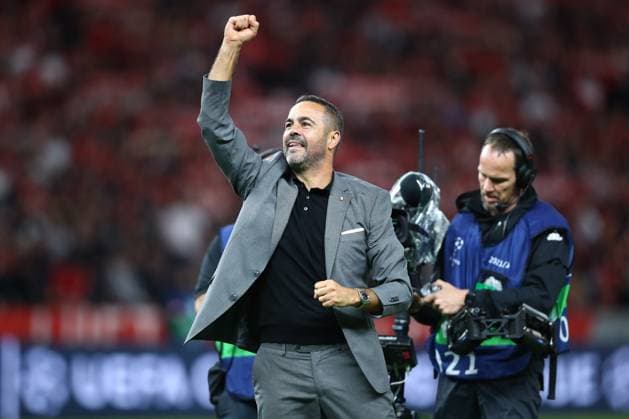 03.10.2023, xtgx, Fussball, UEFA Champions League, 1.FC Union Berlin - Sporting Braga emspor, v.l. Artur Jorge (Braga, Trainer) Jubel ueber den Sieg, Jubel nach Spielende (DFL DFB REGULATIONS PROHIBIT ANY USE OF PHOTOGRAPHS as IMAGE SEQUENCES and or QUASI-VIDEO) Olympiastadion