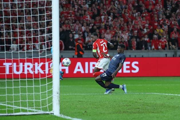 03.10.2023, xtgx, Fussball, UEFA Champions League, 1.FC Union Berlin - Sporting Braga emspor, v.l. Sheraldo Becker (Union Berlin, 27) verfehlt das Tor (DFL DFB REGULATIONS PROHIBIT ANY USE OF PHOTOGRAPHS as IMAGE SEQUENCES and or QUASI-VIDEO) Olympiastadion