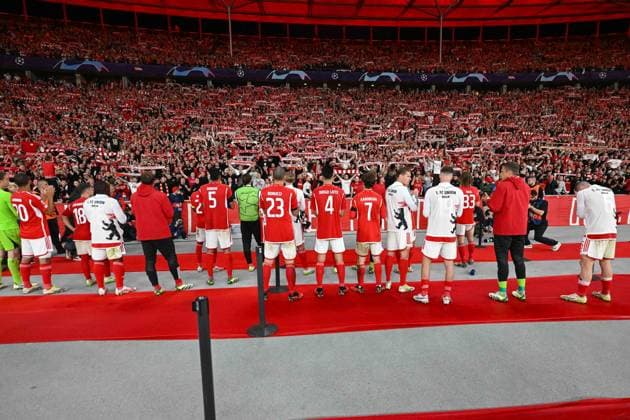 Fussball, Herren, Saison 2023 2024, UEFA Champions League (Gruppe C, 2. Spieltag), 1. FC Union Berlin - Sporting Braga, v. l. Die Spieler von 1. FC Union Berlin enttaeuscht, disappointed vor der Fankurve, 03.10. 2023, Copyright: xMatthiasxKochx