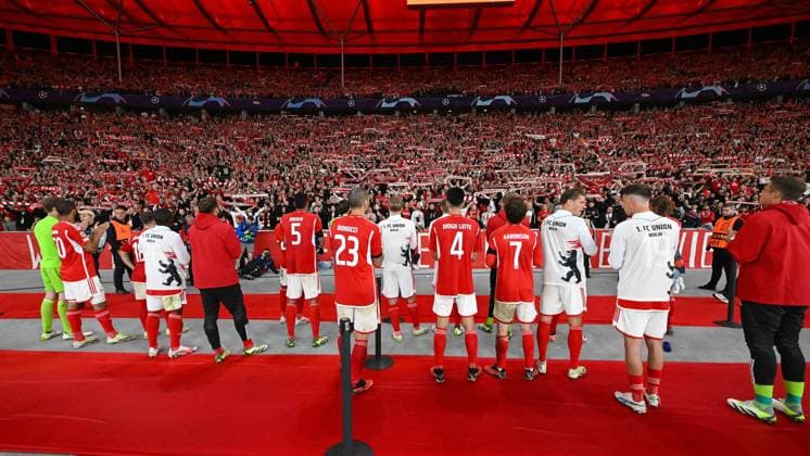 Sport Bilder des Tages Fussball, Herren, Saison 2023 2024, UEFA Champions League (Gruppe C, 2. Spieltag), 1. FC Union Berlin - Sporting Braga, v. l. Die Spieler von 1. FC Union Berlin enttaeuscht, disappointed vor der Fankurve, 03.10. 2023, Copyright: xMatthiasxKochx