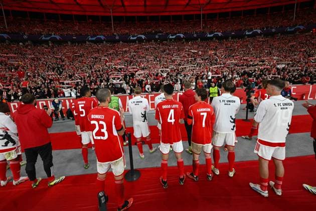 Fussball, Herren, Saison 2023 2024, UEFA Champions League (Gruppe C, 2. Spieltag), 1. FC Union Berlin - Sporting Braga, v. l. Die Spieler von 1. FC Union Berlin enttaeuscht, disappointed vor der Fankurve, 03.10. 2023, Copyright: xMatthiasxKochx