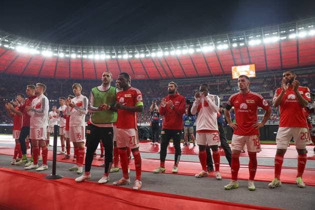 03.10.2023, xtgx, Fussball, UEFA Champions League, 1.FC Union Berlin - Sporting Braga emspor, v.l. Union enttaeuscht, schaut enttaeuscht, niedergeschlagen, disappointed (DFL DFB REGULATIONS PROHIBIT ANY USE OF PHOTOGRAPHS as IMAGE SEQUENCES and or QUASI-VIDEO) Olympiastadion