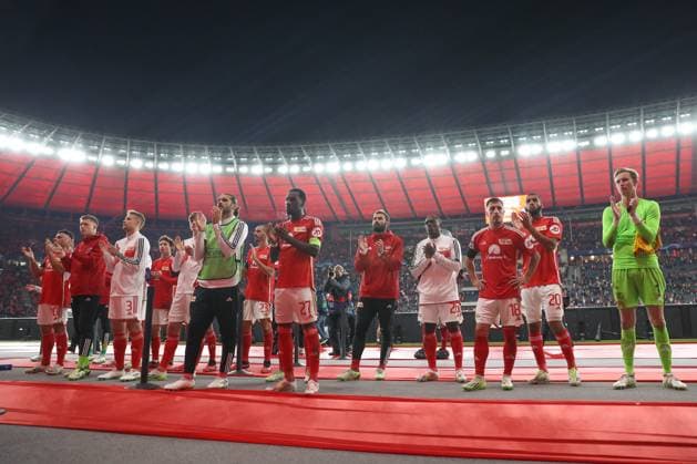 03.10.2023, xtgx, Fussball, UEFA Champions League, 1.FC Union Berlin - Sporting Braga emspor, v.l. Union enttaeuscht, schaut enttaeuscht, niedergeschlagen, disappointed (DFL DFB REGULATIONS PROHIBIT ANY USE OF PHOTOGRAPHS as IMAGE SEQUENCES and or QUASI-VIDEO) Olympiastadion