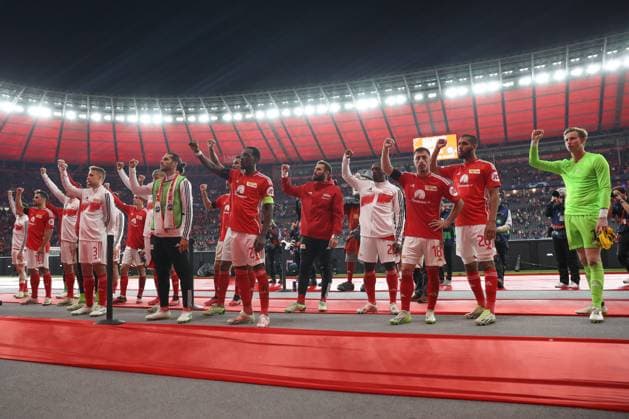 03.10.2023, xtgx, Fussball, UEFA Champions League, 1.FC Union Berlin - Sporting Braga emspor, v.l. Union Berlin wird trotzdem von den Fans gefeiert (DFL DFB REGULATIONS PROHIBIT ANY USE OF PHOTOGRAPHS as IMAGE SEQUENCES and or QUASI-VIDEO) Olympiastadion