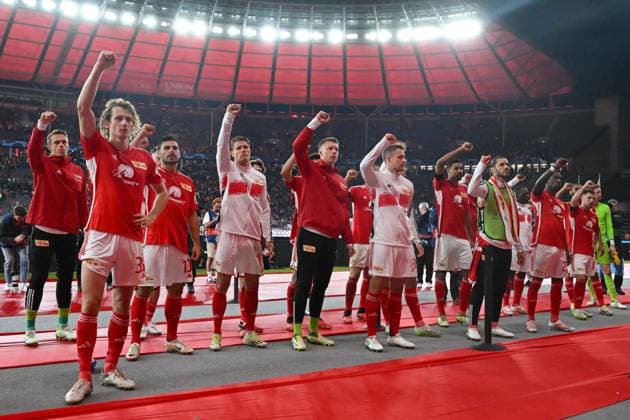 Fussball, Herren, Saison 2023 2024, UEFA Champions League (Gruppe C, 2. Spieltag), 1. FC Union Berlin - Sporting Braga, v. l. Die Spieler von 1. FC Union Berlin enttaeuscht, disappointed vor der Fankurve, 03.10. 2023, Copyright: xMatthiasxKochx