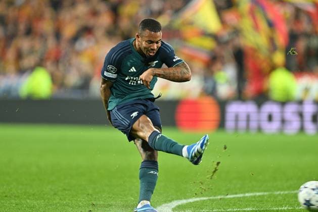 231003 RC Lens vs Arsenal Gabriel Jesus (9) of Arsenal scores the 0-1 goal during the Uefa Champions League matchday 2 game in group B in the 2023-2024 season between Racing Club de Lens and Arsenal FC on October 3 , 2023 in Lens, France. (Photo by David Catry Isosport) LENS FRANCE  Copyright: xx 408491
