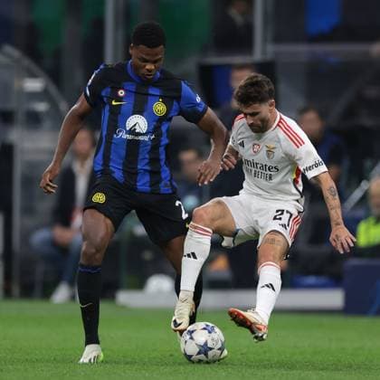Milan, Italy, 3rd October 2023. Denzel Dumfries of FC Internazionale clashes with Rafa Silva of SL Benfica during the UEFA Champions League match at Giuseppe Meazza, Milan. Picture credit should read: Jonathan Moscrop Sportimage EDITORIAL USE ONLY. No use with unauthorised audio, video, data, fixture lists, club league logos or live services. Online in-match use limited to 120 images, no video emulation. No use in betting, games or single club league player publications. SPI-2603-0012
