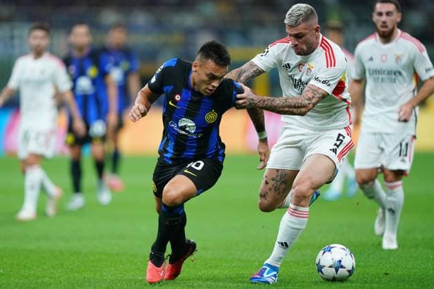 Foto Spada LaPresse 03 Ottobre 2023 - Milano , Italia - calcio - Fc Inter Vs Benfica - Champions League 2023 2024 - Stadio San Siro Nella foto: morato (benfica) Lautaro Martinez (FC Inter); October 03 , 2023 Milan , Italy - sport, calcio - Fc Inter Vs Benfica - Champions League 2023 2024 - San Siro Stadium . In the pic : morato (benfica) Lautaro Martinez (FC Inter);  Copyright: xSpada LaPressex