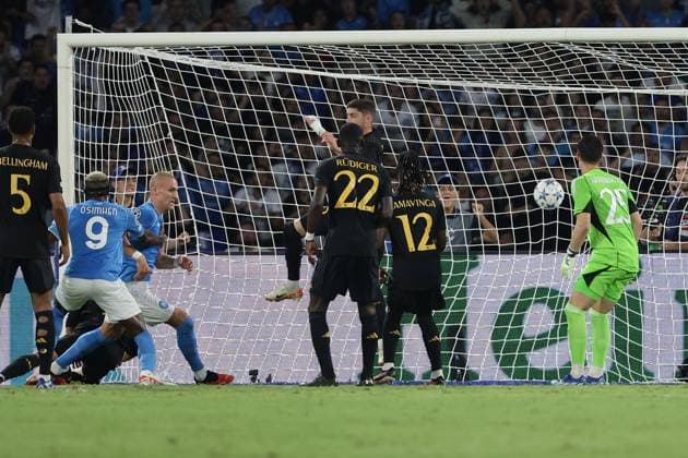Leo Ostigard of SSC Napoli scores the goal of 1-0 during the Champions League Group C football match between SSC Napoli and Real Madrid FC at Diego Armando Maradona stadium in Naples (Italy), October 3rd, 2023. cesarexpurini