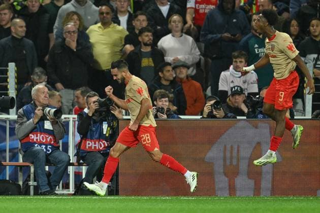231003 RC Lens vs Arsenal Adrien Thomasson (28) of RC Lens celebrates after scoring the 1-1 equalizer goal during the Uefa Champions League matchday 2 game in group B in the 2023-2024 season between Racing Club de Lens and Arsenal FC on October 3 , 2023 in Lens, France. (Photo by David Catry Isosport) LENS FRANCE  Copyright: xx 408507