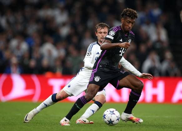 03.10.2023, Fussball UEFA Champions League 2023 2024, Gruppenphase, 2.Spieltag, FC Kopenhagen - FC Bayern München, im Parken-Stadion Kopenhagen. (L-R) Peter Ankersen (FC Kopenhagen) gegen Kingsley Coman (Bayern München)