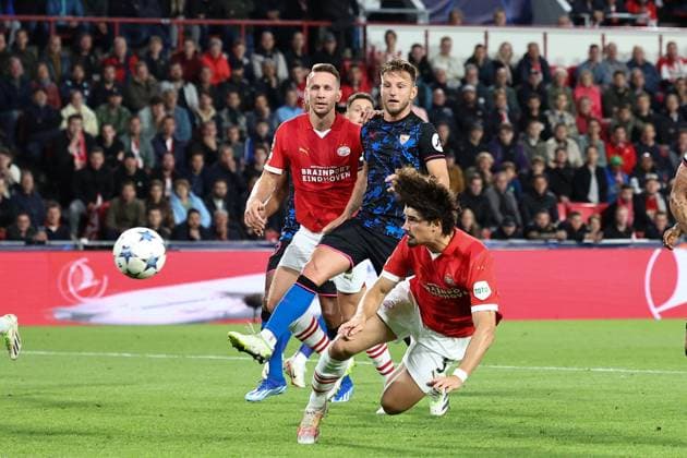 EINDHOVEN, 03-10-2023, Philips Stadium, UEFA Champions League season 2023 2024 match between PSV and Sevilla. PSV player Andre Ramalho scores but canceld due to offsite PSV - Sevilla  x22613255x Copyright: