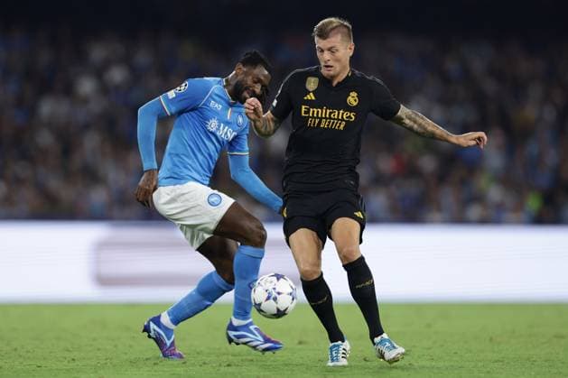 Italy: Serie a football match SSC Napoli vs Real Madrid SSC Napoli s Cameroonian midfielder Andre Zambo Anguissa challenges for the ball with Real Madrid s German midfielder Toni Kroos during the Uefa champions league match between SSC Napoli vs Real Madrid at the Diego Armando Maradona Stadium in Naples, southern Italy, on October 03, 2023. ABPH2380 Copyright: xAntonioxBalascox