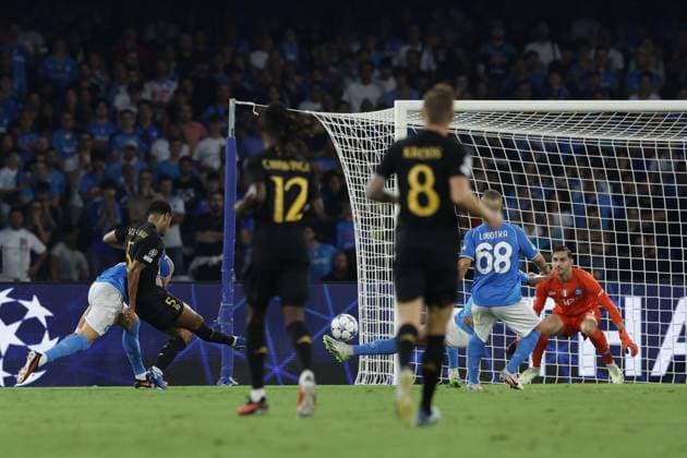 Foto Alessandro Garofalo LaPresse 03 ottobre 2023 Napoli, Italia - Calcio - Champions League 2023 2024 - Napoli Vs Real Madrid - Stadio Diego Armando Maradona. Nella foto: goal 1-2 Jude Bellingham (Real Madrid) October 03, 2023 Naples, Italy Sport - Soccer - Champions League 2023 2024 - Napoli Vs Real Madrid Diego Armando Maradona stadium. In the picture: Jude Bellingham (Real Madrid) scores 1-2  Copyright: xAlessandroxGarofalo LaPressex