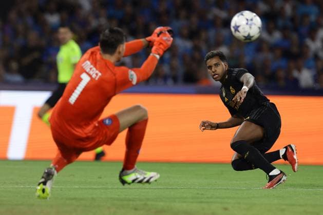 UEFA Champions League football match - SSC Napoli vs Real Madrid FC SSC Napoli s Italian goalkeeper Alex Meret challenges for the ball with Real Madrid s Brazilian forward Rodrygo during the Uefa champions league match between SSC Napoli vs Real Madrid at the Diego Armando Maradona Stadium in Naples, southern Italy, on October 03, 2023. Naples Italy  Copyright: xIPAxSport ABACAx BRIPASport20231003_363 IPAxSport ABACAx BRIPASport20231003_363