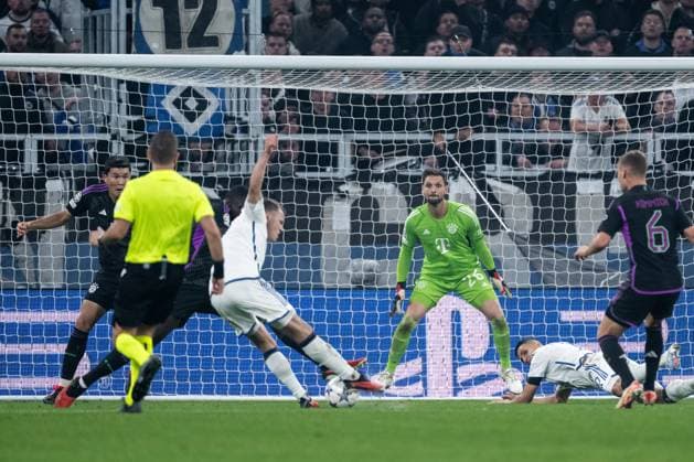 231003 Viktor Claesson of Copenhagen and goalkeeper Sven Ulreich of Bayern Munich during the UEFA Champions League football match between FC Copenhagen and Bayern Munich on October 3, 2023 in Köpenhamn. Photo: Petter Arvidson BILDBYRAN kod PA PA0658 fotboll football soccer fotball champions league fc copenhagen bayern münchen bbeng bayern munich fc köpenhamn Copyright: PETTERxARVIDSON BB231003PA102