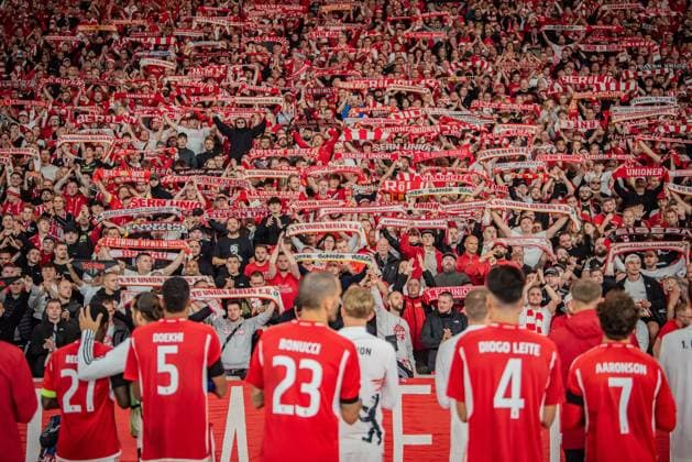 UEFA Champions League: 1. FC Union Berlin vs Sporting Braga. Berlin, 03.10.2023 Danilo Doekhi (1. FC Union Berlin, 5), Leonardo Bonucci (1. FC Union Berlin, 23), Diogo Leite (1. FC Union Berlin, 4), Brenden Aaronson (1. FC Union Berlin, 7) mit 1. FC Union Berlin Fans nach Niederlage UEFA Champions Leaguel: 1. FC Union Berlin vs Sporting Braga, Olympiastadion, Berlin, 03.10.2023 Copyright: xBEAUTIFULxSPORTS LucianoxLimax
