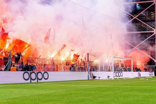 Pyrotechnik Fans Ultras FC Bayern Muenchen DEN, FC Kopenhagen vs. FC Bayern Muenchen, Fussball, Champions League, Gruppe A, Spieltag 2, Saison 2023 2024, 03.10.2023 DEN, FC Kopenhagen vs. FC Bayern Muenchen, Fussball, Champions League, Gruppe A, Spieltag 2, Saison 2023 2024, 03.10.2023 Kopenhagen Copyright: xEibner-Pressefoto MarcelxvonxFehrnx EP_MFN