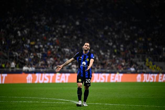 FC Internazionale v SL Benfica - UEFA Champions League Hakan Calhanoglu of FC Internazionale looks dejected during the UEFA Champions League football match between FC Internazionale and SL Benfica. Milan Italy Copyright: xNicolòxCampox