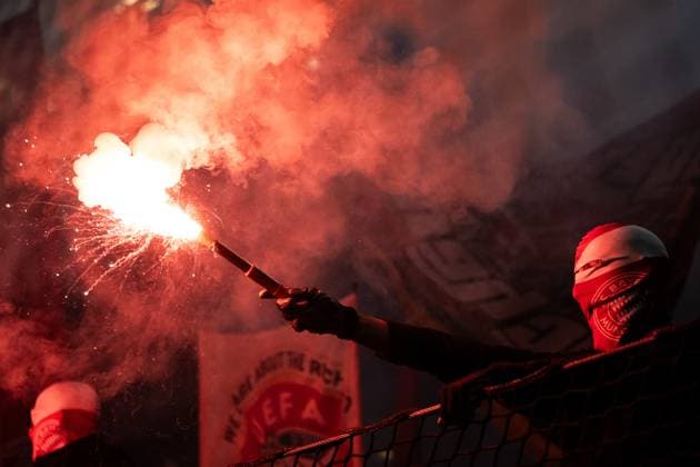 231003 Supporters of Bayern Munich with pyrotechnics during the UEFA Champions League football match between FC Copenhagen and Bayern Munich on October 3, 2023 in Köpenhamn. Photo: Petter Arvidson BILDBYRAN kod PA PA0658 fotboll football soccer fotball champions league fc copenhagen bayern münchen bbeng bayern munich fc köpenhamn bengaler publik pyro Copyright: PETTERxARVIDSON BB231003PA119